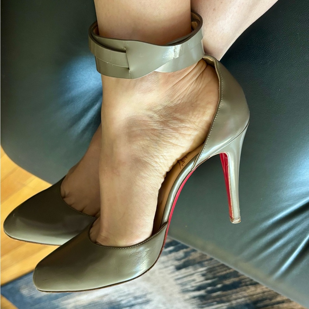 Authentic Christian Louboutin Grey Leather Bettina Ankle Strap Pumps Size 39